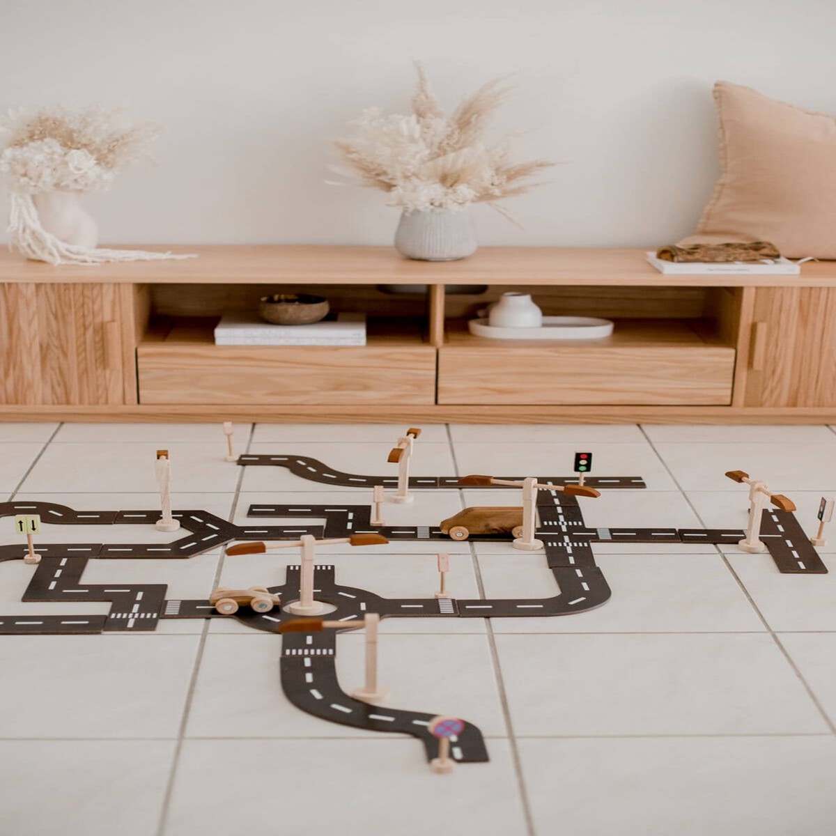 Wooden Road Signs & Street Lights Set