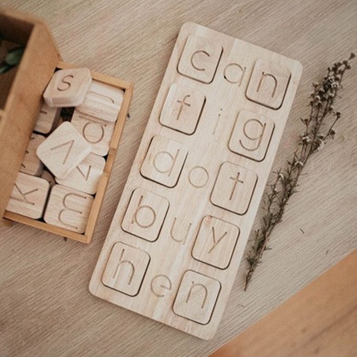 Qtoys Alphabet CVC Wooden Word Board