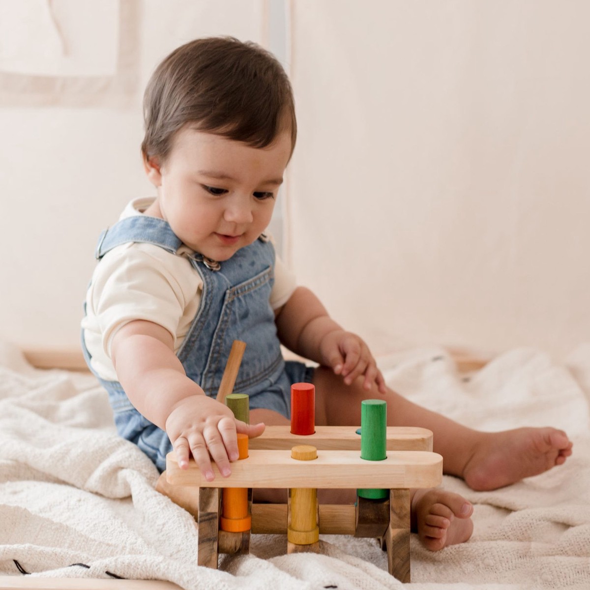 Qtoys Pound a Peg Wooden Hammer Game