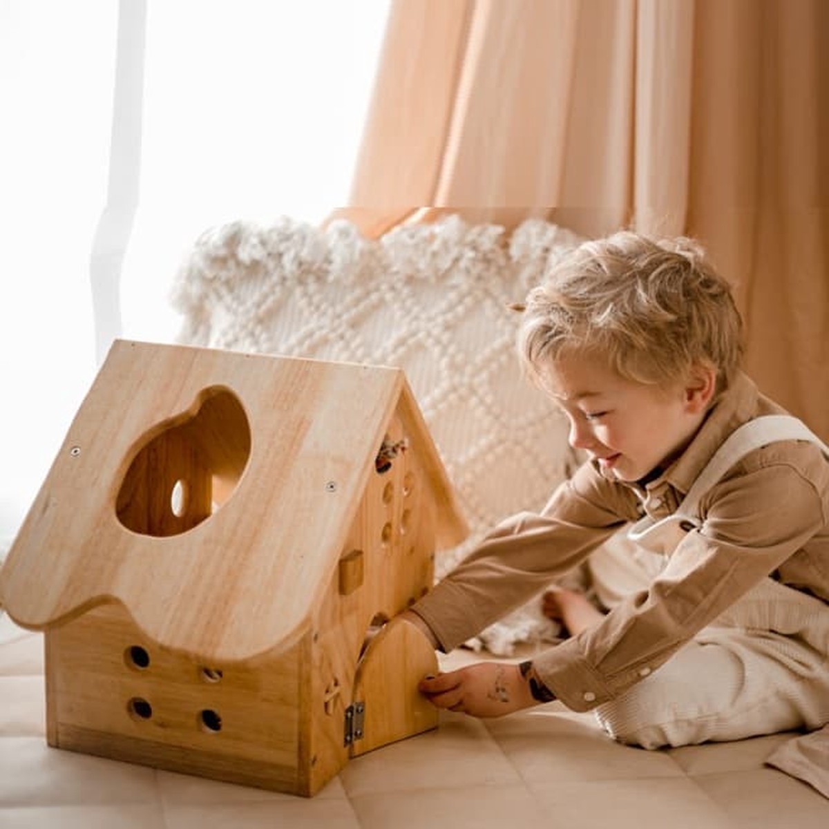 Qtoys Wooden Barn House