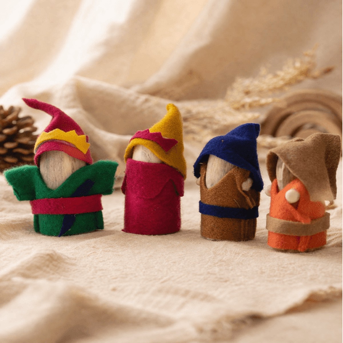 Qtoys Wooden Knights Set of 4